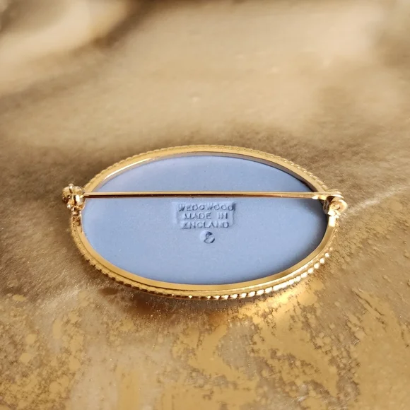 Vintage Wedgwood Jasperware Gold Plated Cameo Brooch | New in Original Box - Picture 5 of 8